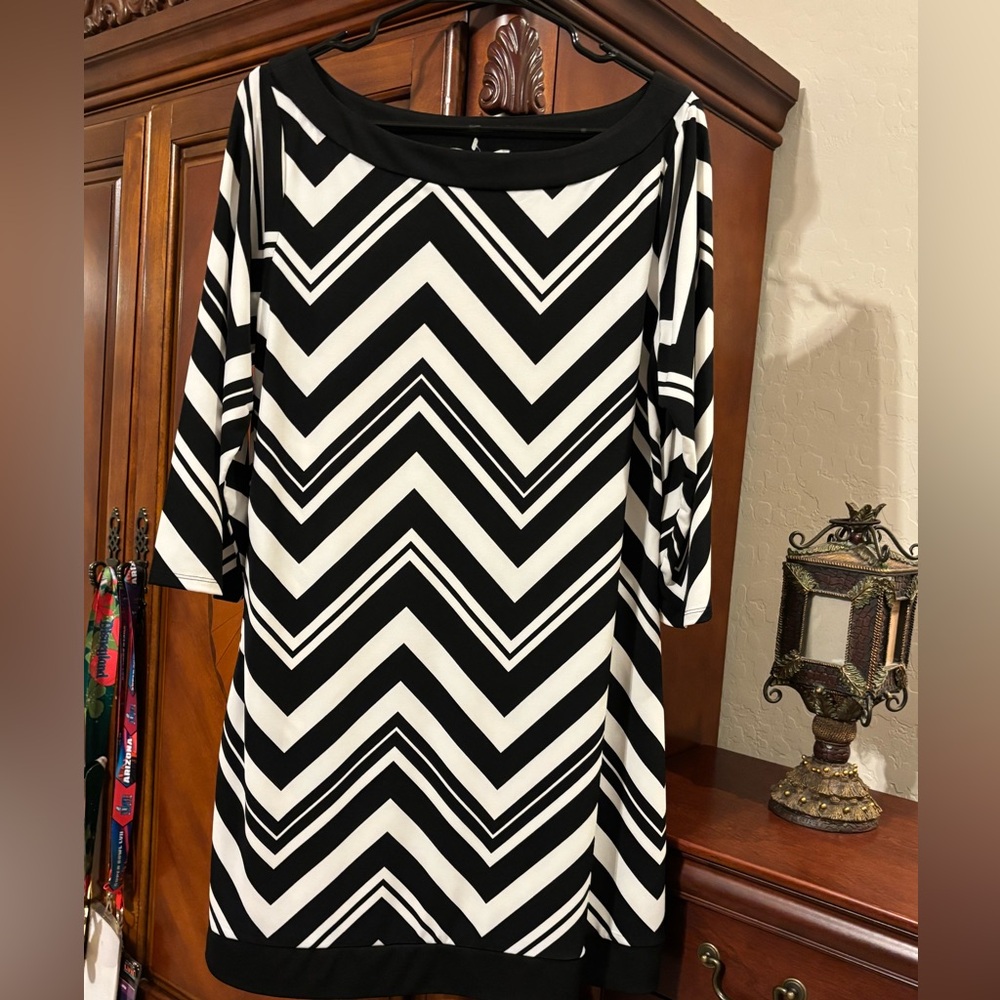 White House Black Market Black and White Chevron Midi Dress